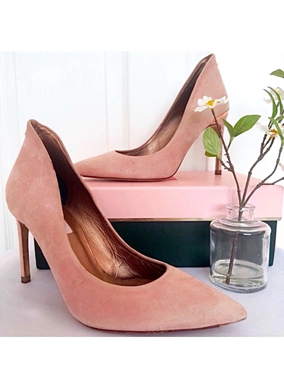 TED BAKER ~ Blush Pink Suede 4” Heels Made in Spain size 39